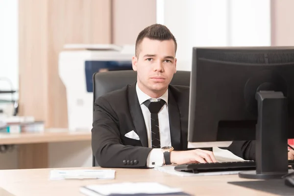 Empresário com Computador — Fotografia de Stock