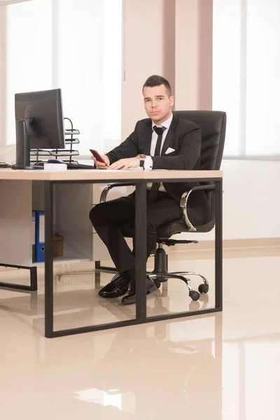 Cheerful Man In Office Answering The Phone — Stock Photo, Image