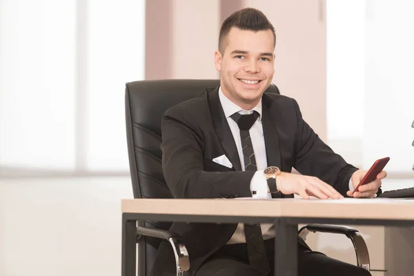 Businessman in Office Talking on Phone — Stock Photo, Image