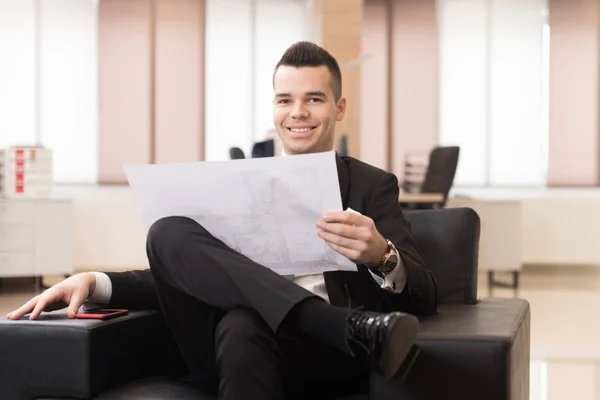 Businessman Signing A Contract — Stock Photo, Image