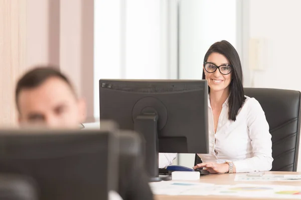 Trabalho em equipe de negócios no escritório — Fotografia de Stock