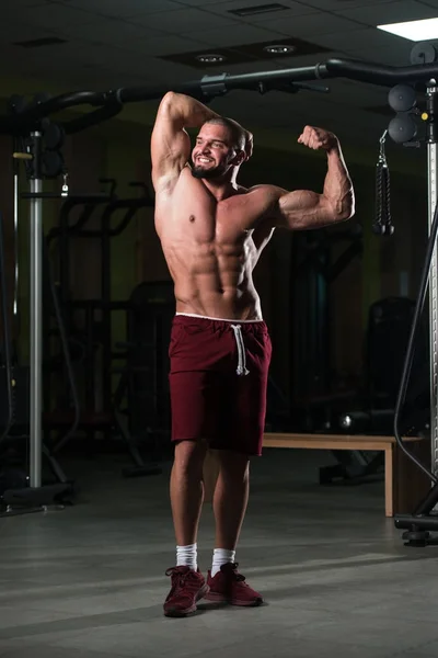 Portrait Young Physically Fit Man Showing His Well Trained Body — Stock Photo, Image