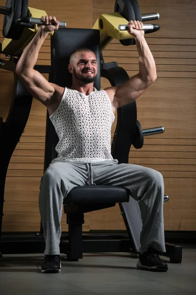 Guapo Musculoso Fitness Culturista Haciendo Ejercicio Peso Pesado Para Los —  Fotos de Stock