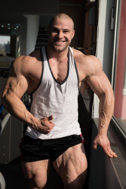 Spor salonunda güçlü duran