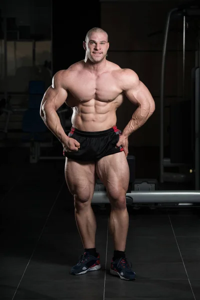 Portrait Of A Fitness Muscular Man — Stock Photo, Image