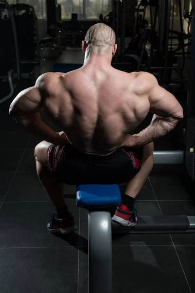 Healthy Young Man Flexing Muscles — Stock Photo, Image