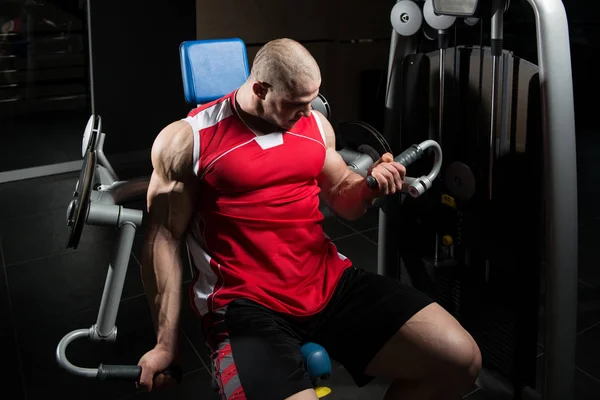 Bodybuilder Doing Heavy Weight Exercise For Biceps — Stock Photo, Image