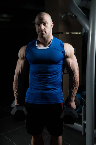 Biceps Exercise With Dumbbells In A Gym — Stock Photo, Image