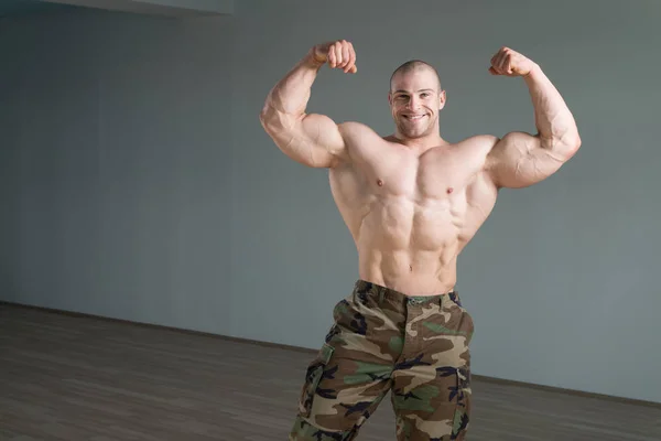 Serious Bodybuilder Standing Strong — Stock Photo, Image