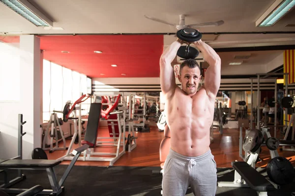 Hombre Fuerte Ejercicio Tríceps Con Mancuerna Muscular Atlético Culturista Fitness — Foto de Stock