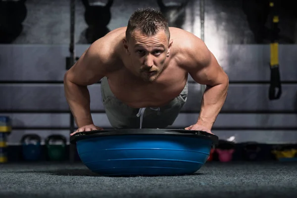 Personal Trainer Doing Pushups Floor Bosu Balance Ball Part Bodybuilding — Stock Photo, Image