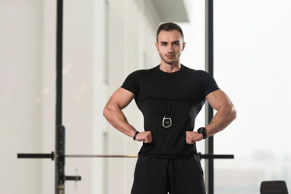 Bello Personal Trainer Con Cronometro Centro Fitness Palestra Piedi Forte — Foto Stock