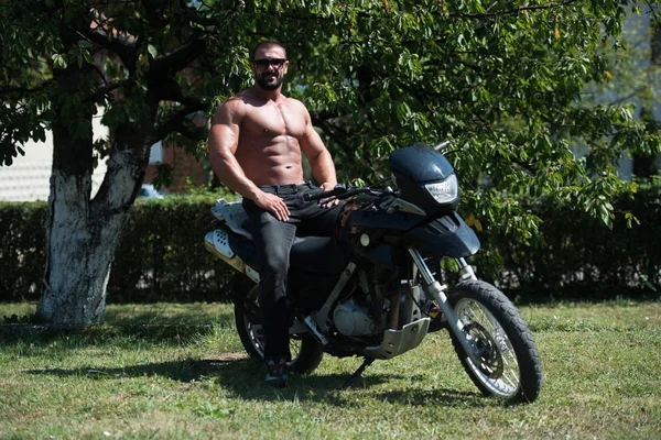 Biker Man Bodybuilder Sits Bike — Stock Photo, Image