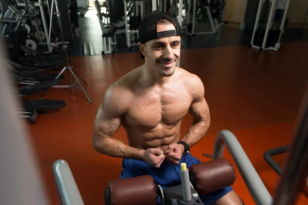 Retrato de un hombre muscular de fitness —  Fotos de Stock