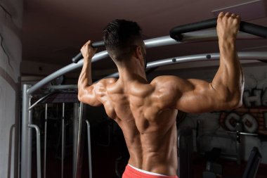 erkek atlet çekme işi ups