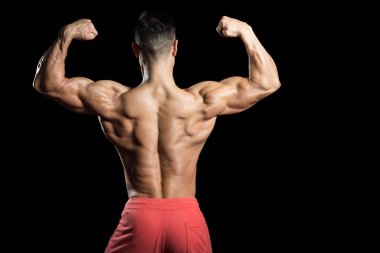 bir vücut geliştirmeci portre siyah blackground ayır