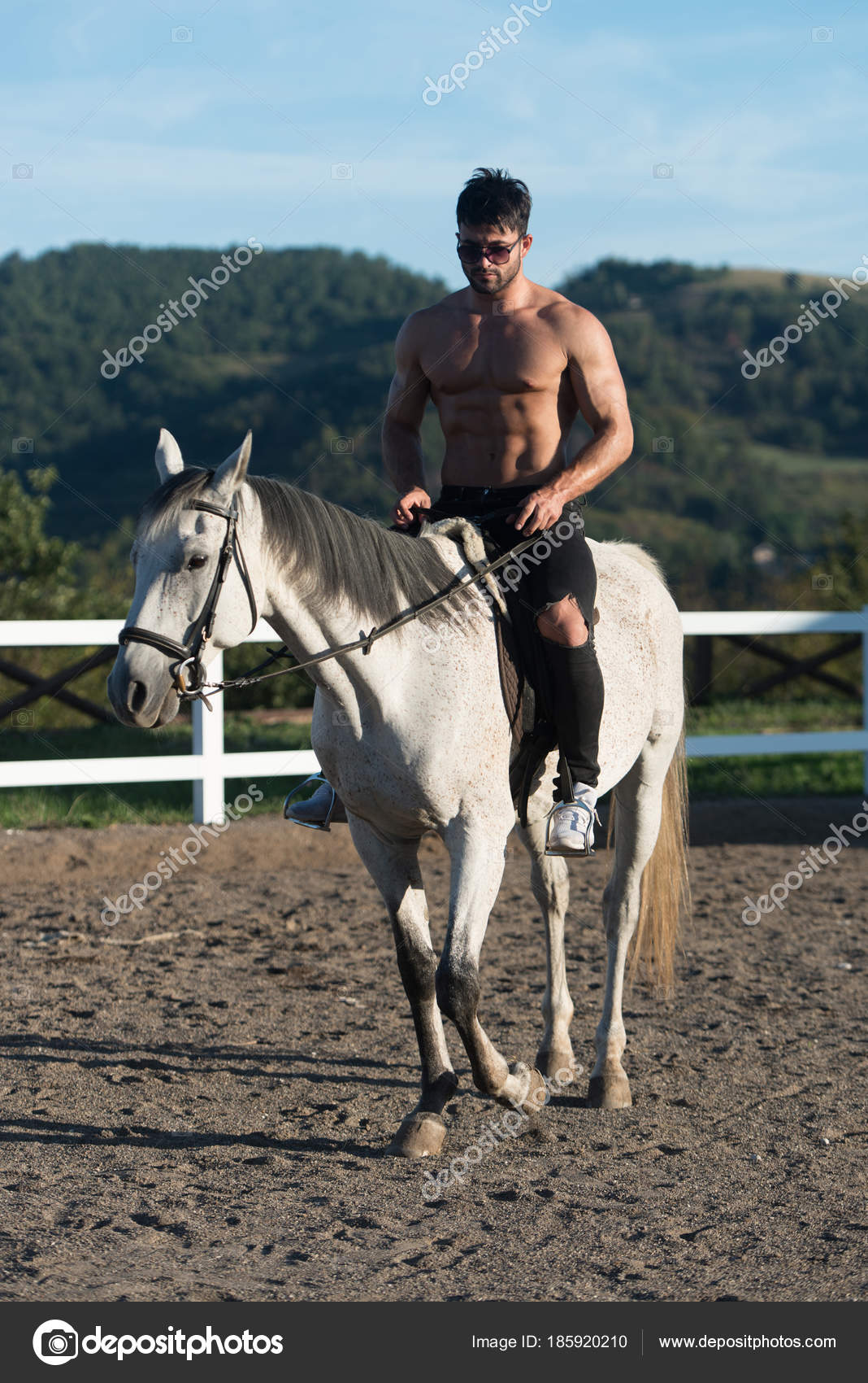 Znalezione obrazy dla zapytania man and horse