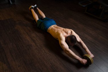 AB Roller ile çalışma dışarı geek adam