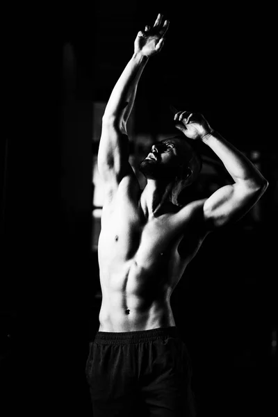 Young Bodybuilder Wearing Eyeglasses Flexing Muscles — Stock Photo, Image