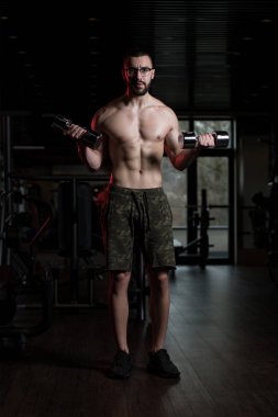 Pazı egzersiz halter bir spor salonu ile