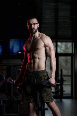 Pazı egzersiz halter bir spor salonu ile