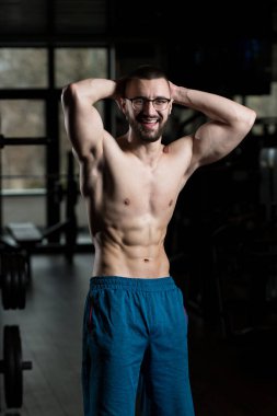 Bir sağlıklı kas inek adam portresi