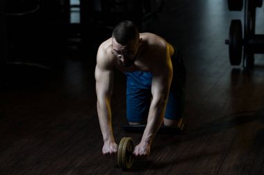 AB Roller ile çalışma dışarı geek adam