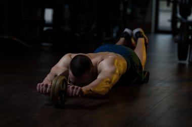 AB Roller ile çalışma dışarı geek adam