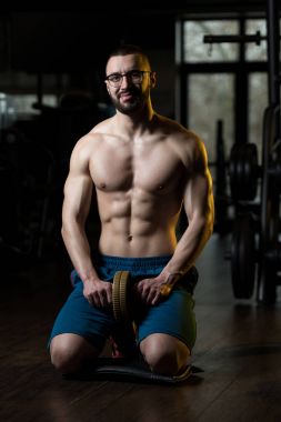 Geek adam egzersiz Whit A Ab Roller