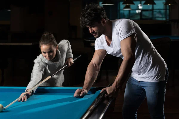 Couple Playing Billiard — Stock Photo, Image