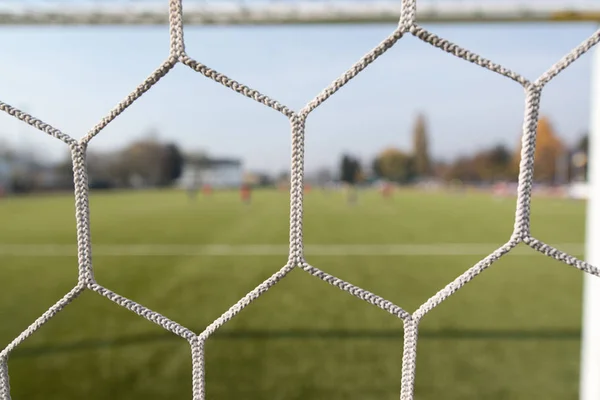 Närbild av vita fotbollsmål netto — Stockfoto