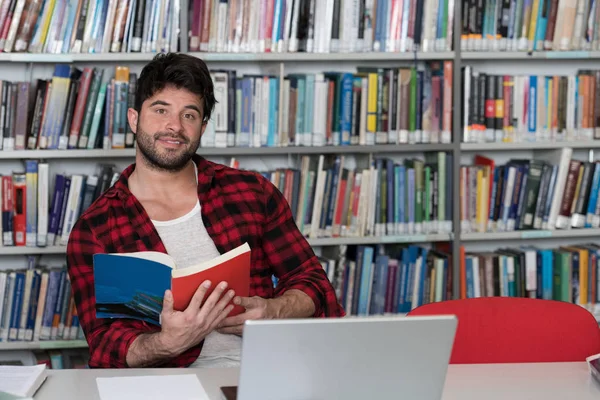 Portrét chytré bělošský Student — Stock fotografie