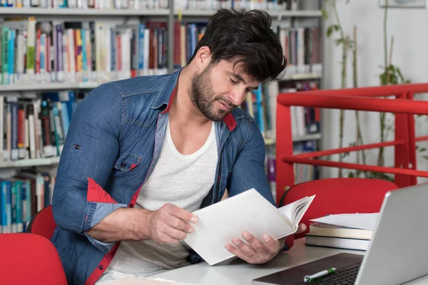 Student Studying at College — Stock Photo, Image