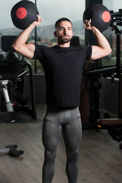 Shoulder Exercise With Medicine Balls In A Gym — Stock Photo, Image