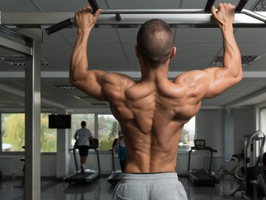 erkek atlet çekme işi ups