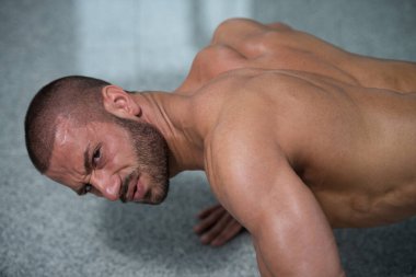 Atlet egzersiz Push Up