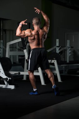 Spor salonunda güçlü duran