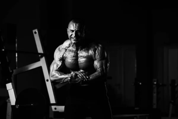 Retrato de un hombre maduro muscular de fitness — Foto de Stock