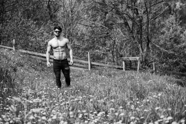 Serious Muscular Model Standing Outdoors in Nature — 스톡 사진