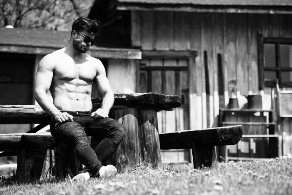 Man Sits Down Strong Outdoors in Nature Posing — Stock Photo, Image