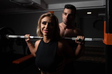 Halter ağız kavgası, kişisel antrenör kadınla