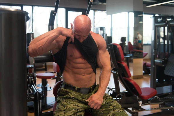 Muscular Bodybuilder Showing His Front Abdominal Abs — Stock Photo, Image