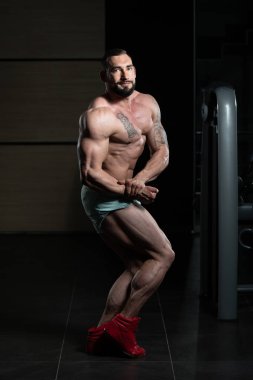 Spor salonunda güçlü duran