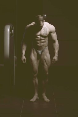 Spor salonunda güçlü duran