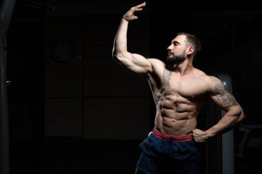 kasların esneme vücut geliştirmeci