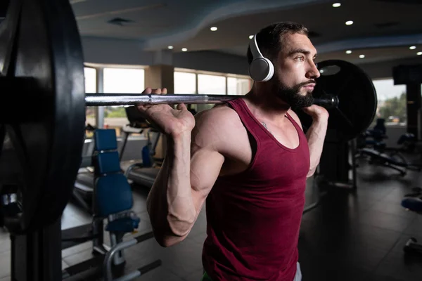 Fitness Man Using Barbell Exercising Legs Inside Gym — Stock Photo, Image