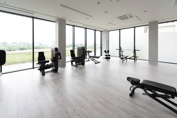 Moderne Fitnessruimte Fitnesscentrum Met Apparatuur Machines — Stockfoto