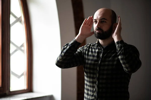 Portrait Young Muslim Man Making Traditional Prayer God Allah — Stock Photo, Image