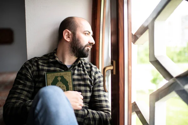 Beard Muslim Man Reading Holy Islamic Book Koran — Stock Photo, Image