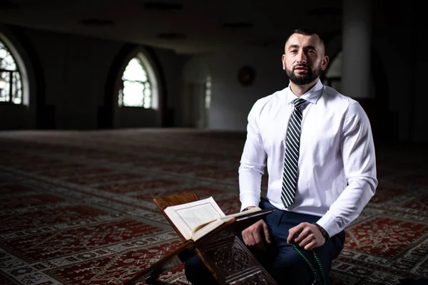 Geschäftsmann Muslim Betet Der Moschee Gott Allah — Stockfoto